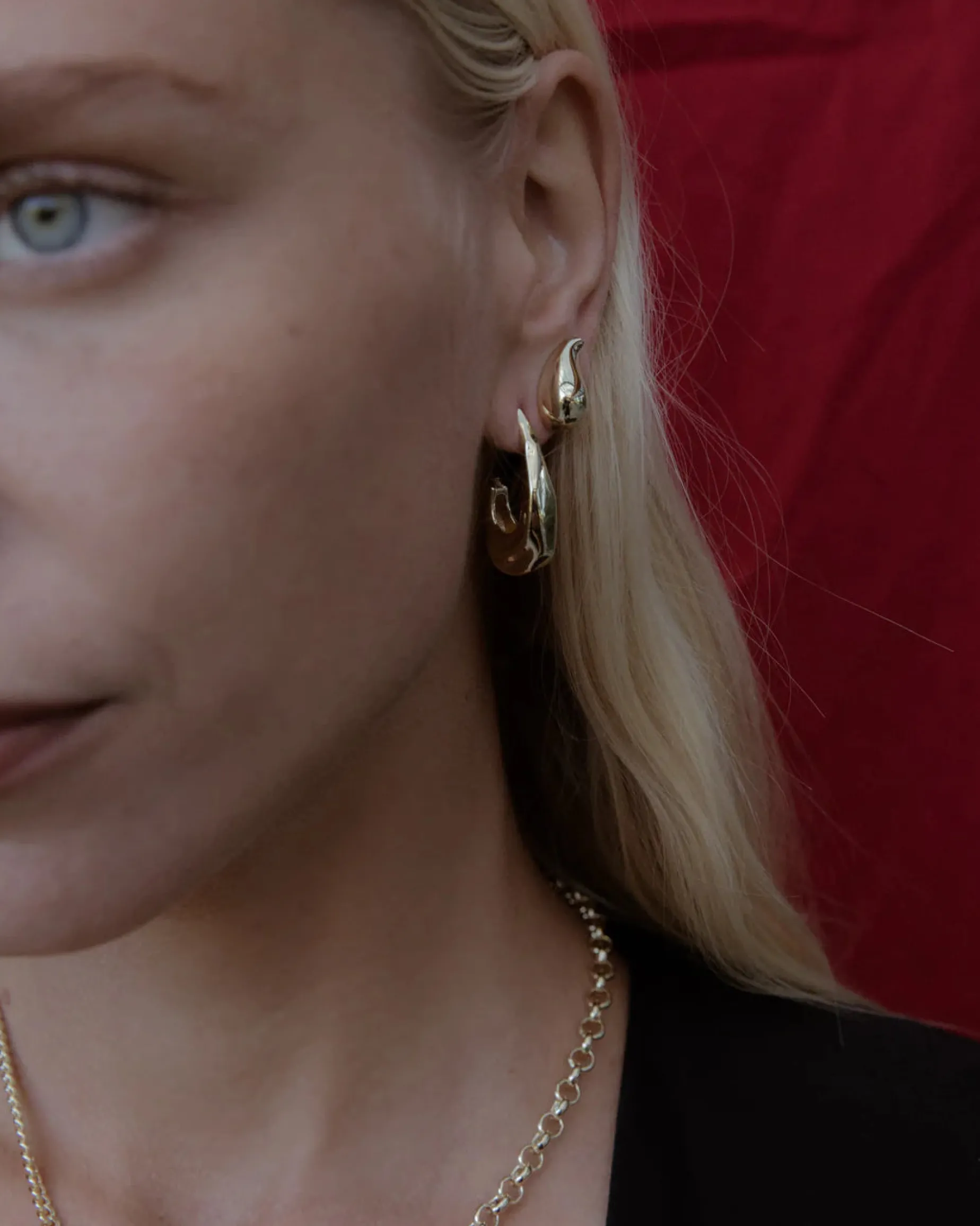 F+H Hook Hammered Earrings GOLD