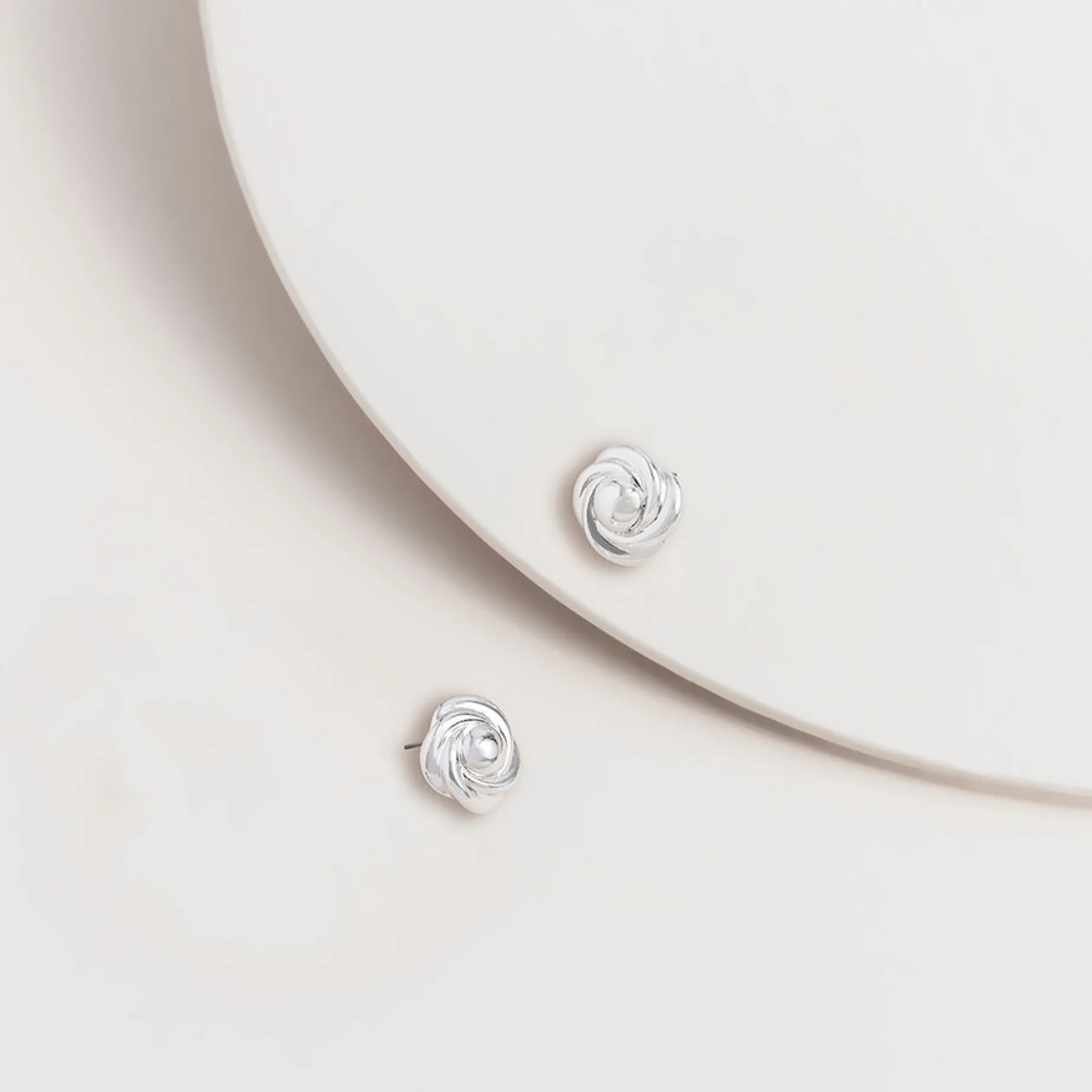 SUPER AMAZING Swirl Stud SILVER